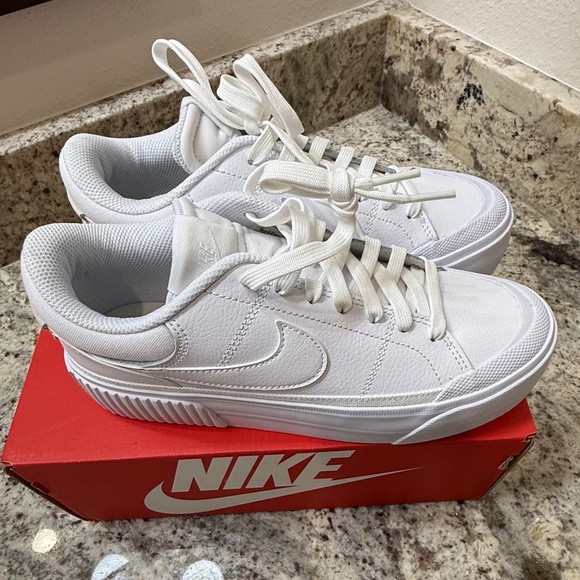 NWOT Nike White Court Legacy Lift (Size 7) - Picture 6 of 10